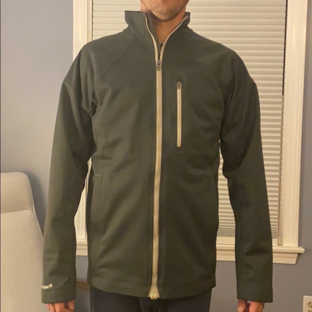 Under Armour men’s full zip jacket - medium